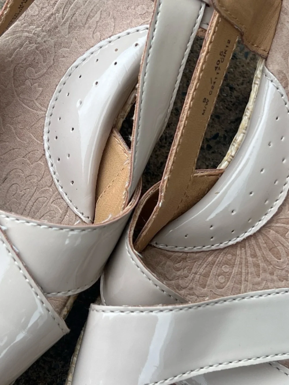 b.o.c. Cream Patent Leather Espadrille Platform Wedge Sandals Size 9 Y2K Vintage